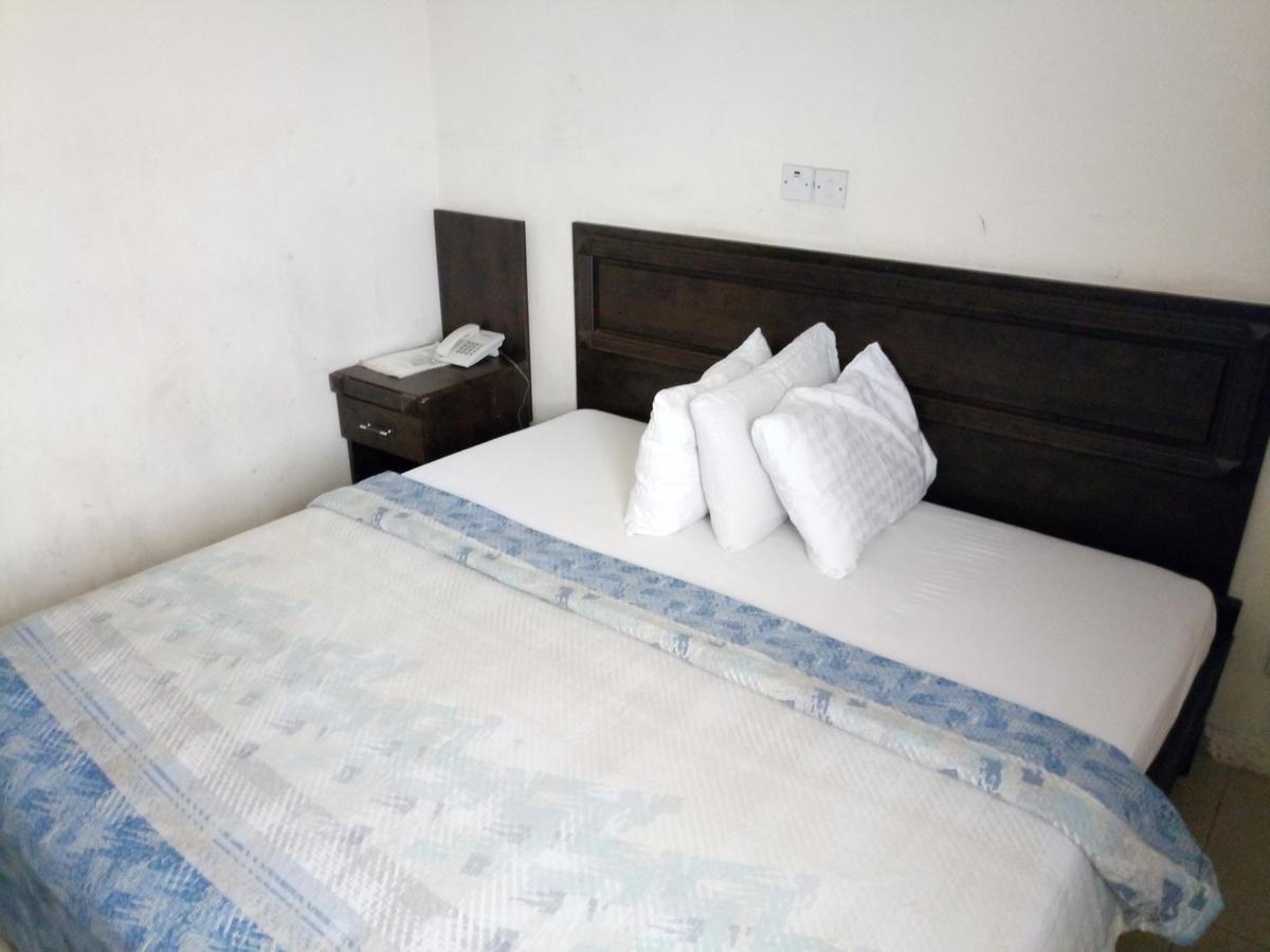 Hotel Benizia Asaba Buitenkant foto