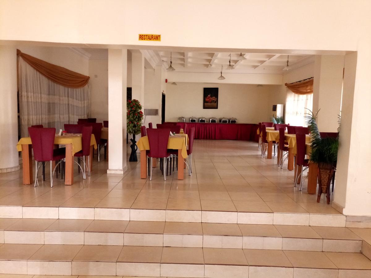 Hotel Benizia Asaba Buitenkant foto