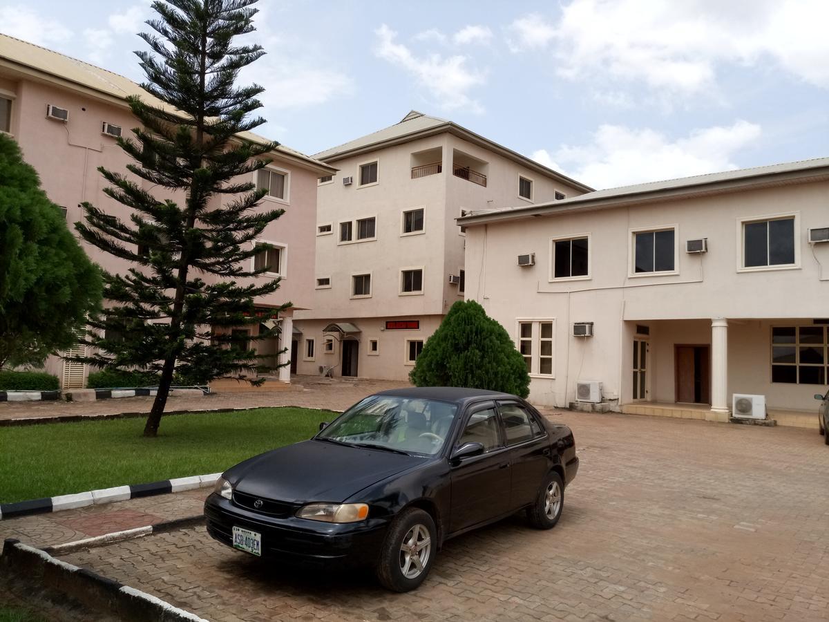 Hotel Benizia Asaba Buitenkant foto