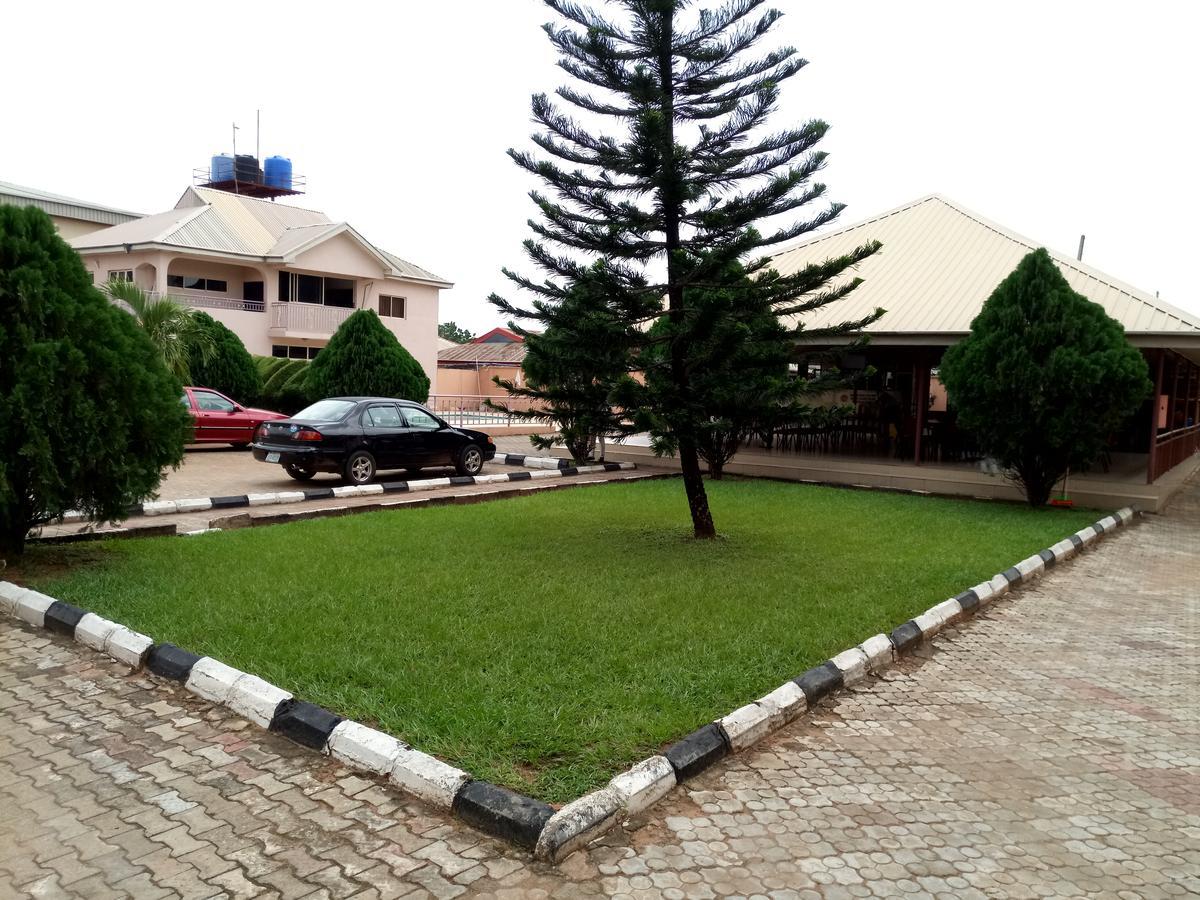 Hotel Benizia Asaba Buitenkant foto