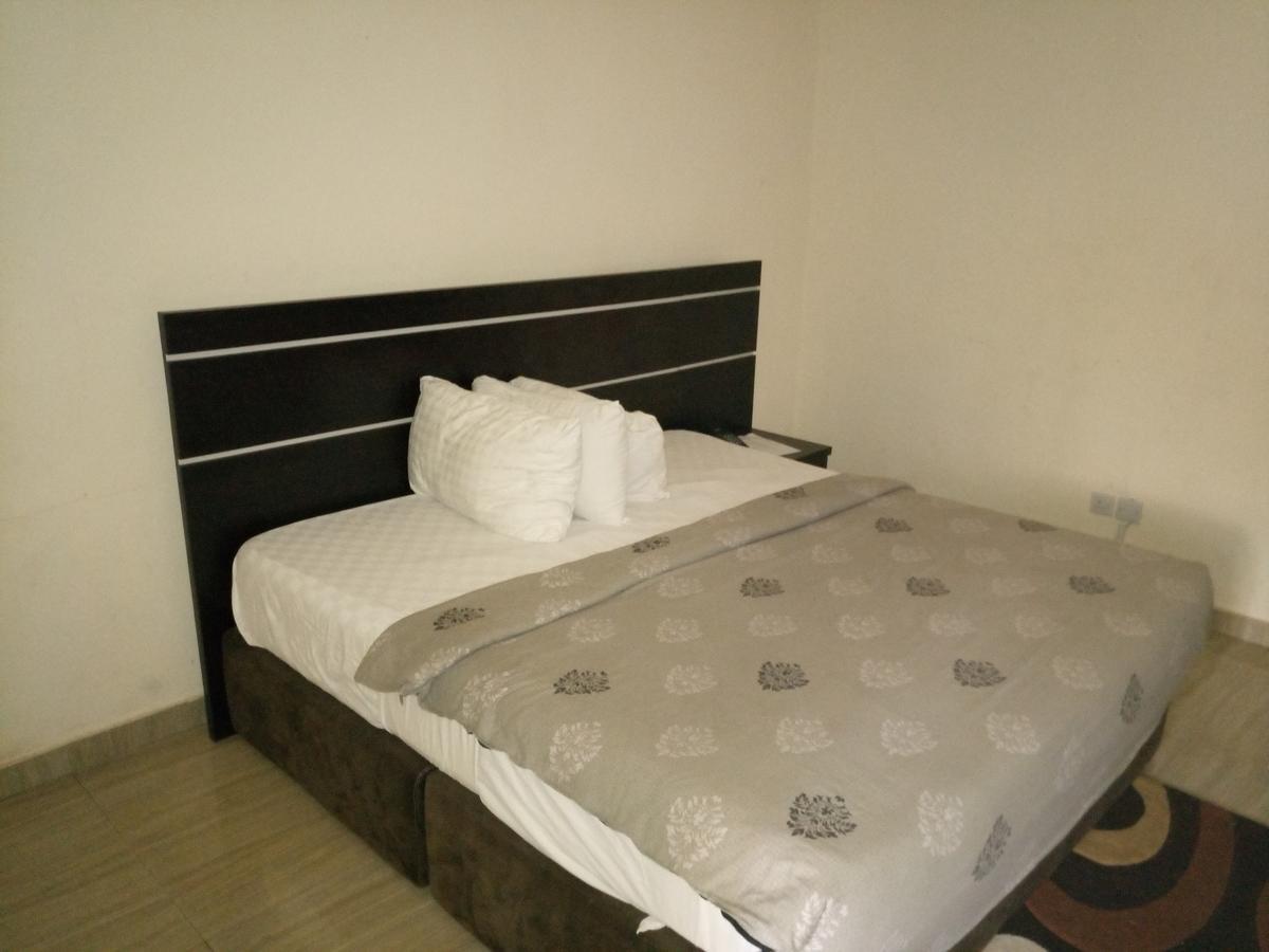 Hotel Benizia Asaba Buitenkant foto