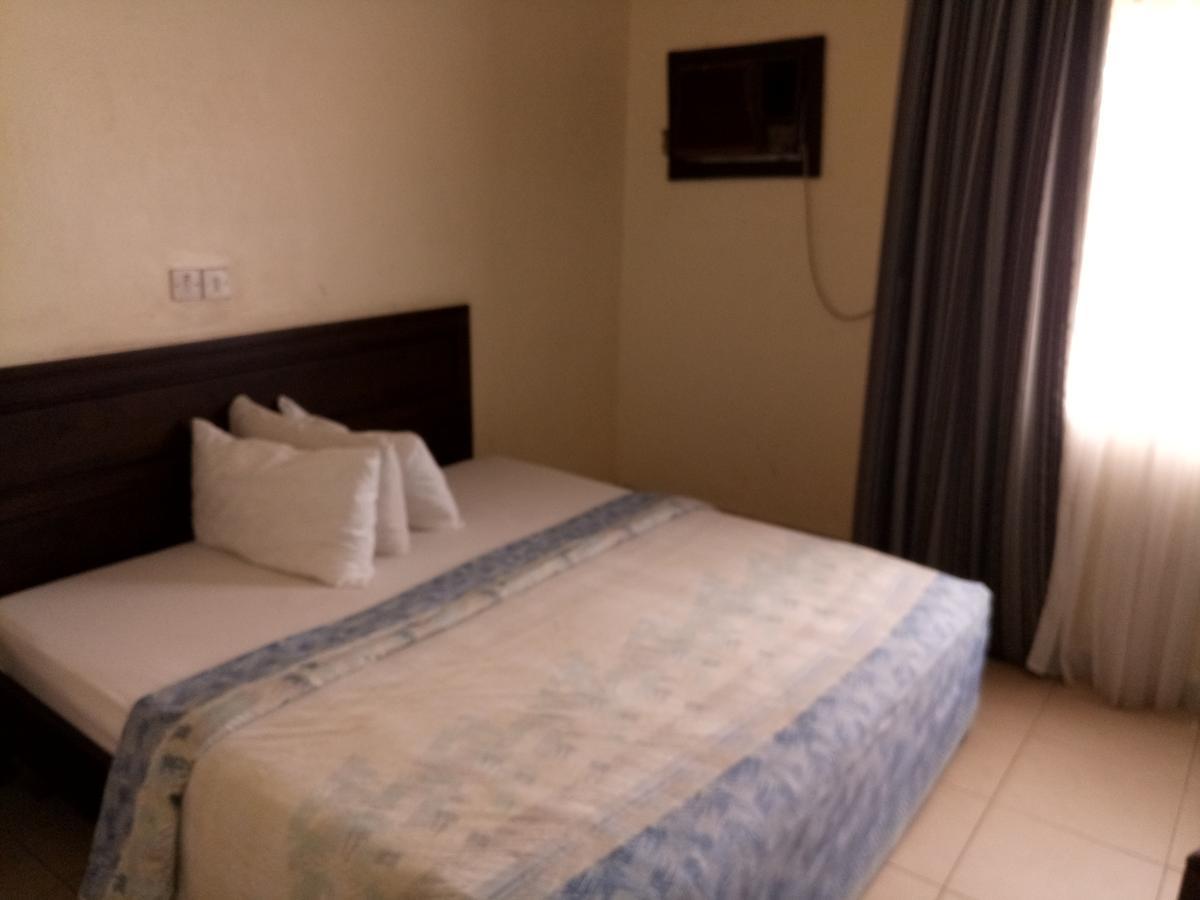 Hotel Benizia Asaba Buitenkant foto