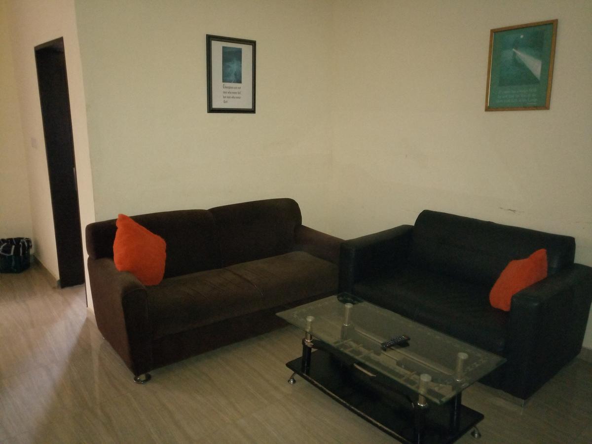 Hotel Benizia Asaba Buitenkant foto