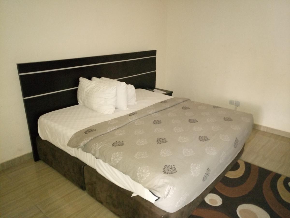 Hotel Benizia Asaba Buitenkant foto